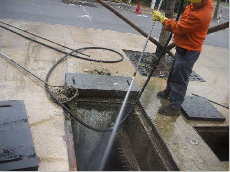 玉林池底污泥如何清理